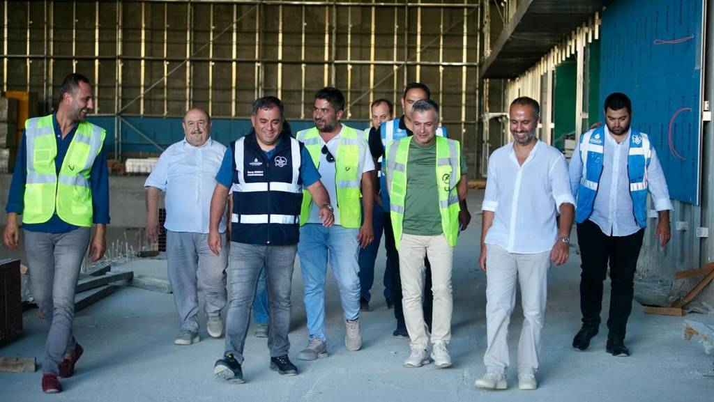 İBB, Bağcılar'da Olimpik Kapalı Yüzme Havuzu'nu Açıyor