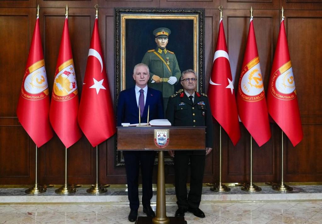 İstanbul Valisi Davut Gül, 1. Ordu Komutanı Metin Tokel'i Ziyaret Etti