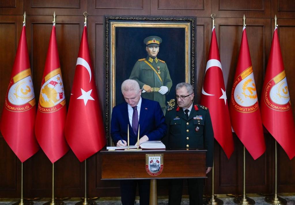 İstanbul Valisi Davut Gül, 1. Ordu Komutanı Metin Tokel'i Ziyaret Etti