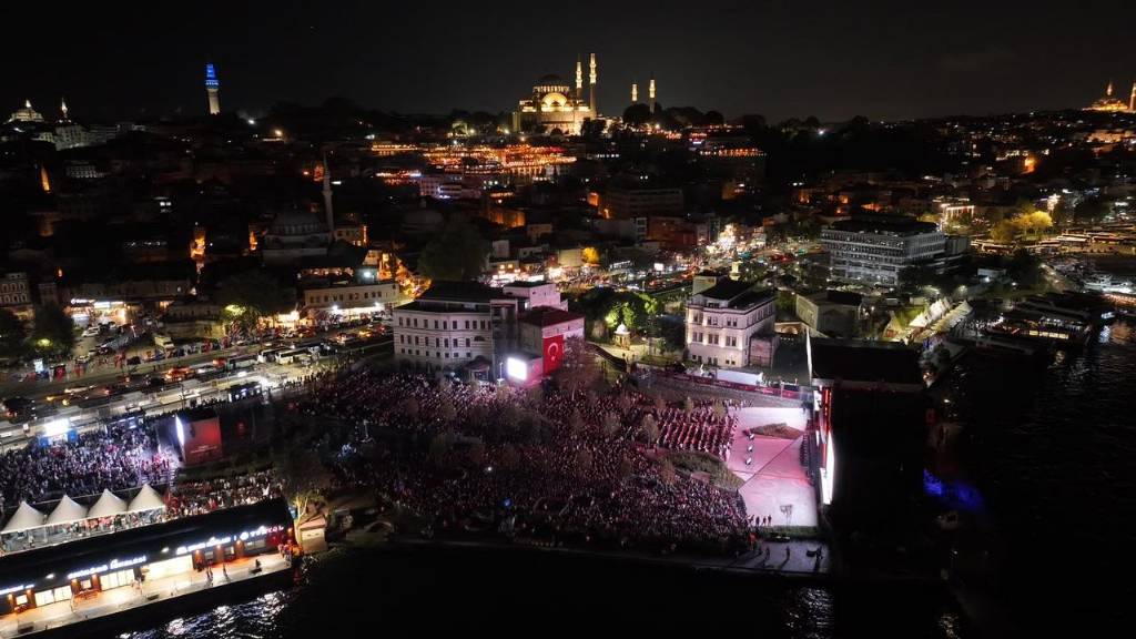 Ekrem İmamoğlu'ndan 30 Ağustos Mesajı: Milletin Zaferi, Milletin Bayramı