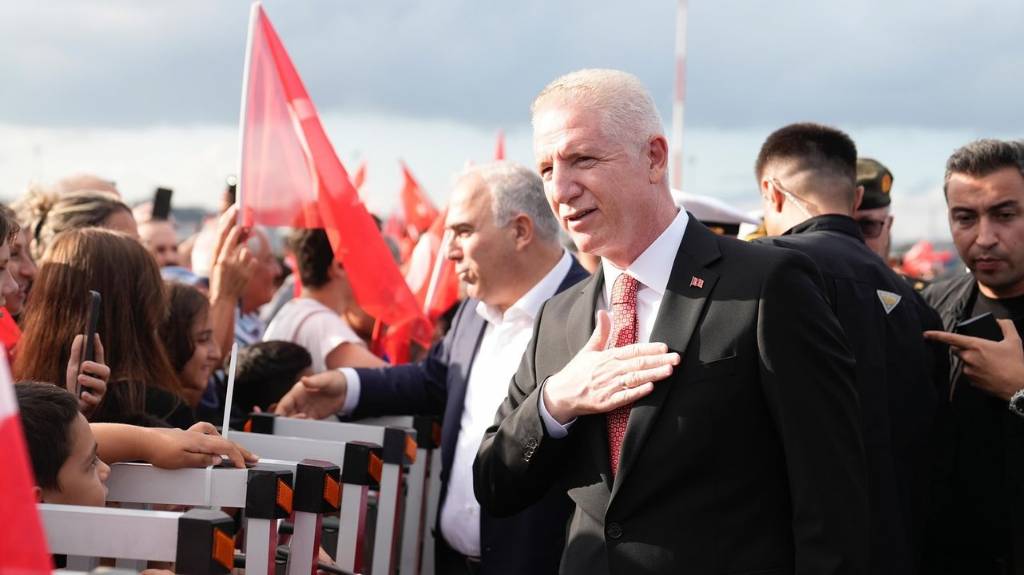 SOLOTÜRK, İstanbul Semalarında Nefes Kesen Gösteri Uçuşu Gerçekleştirdi