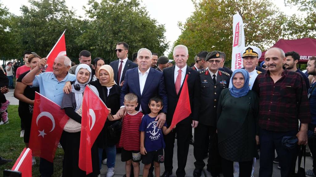 SOLOTÜRK, İstanbul Semalarında Nefes Kesen Gösteri Uçuşu Gerçekleştirdi
