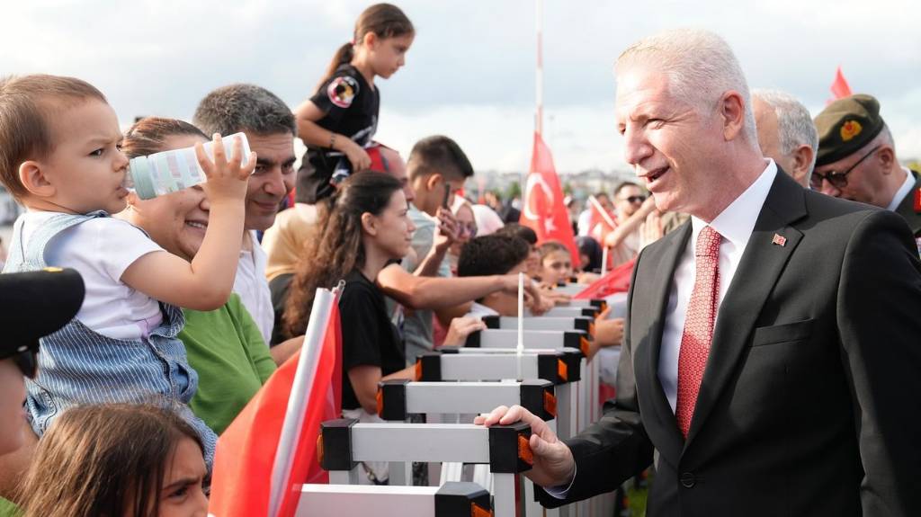 SOLOTÜRK, İstanbul Semalarında Nefes Kesen Gösteri Uçuşu Gerçekleştirdi