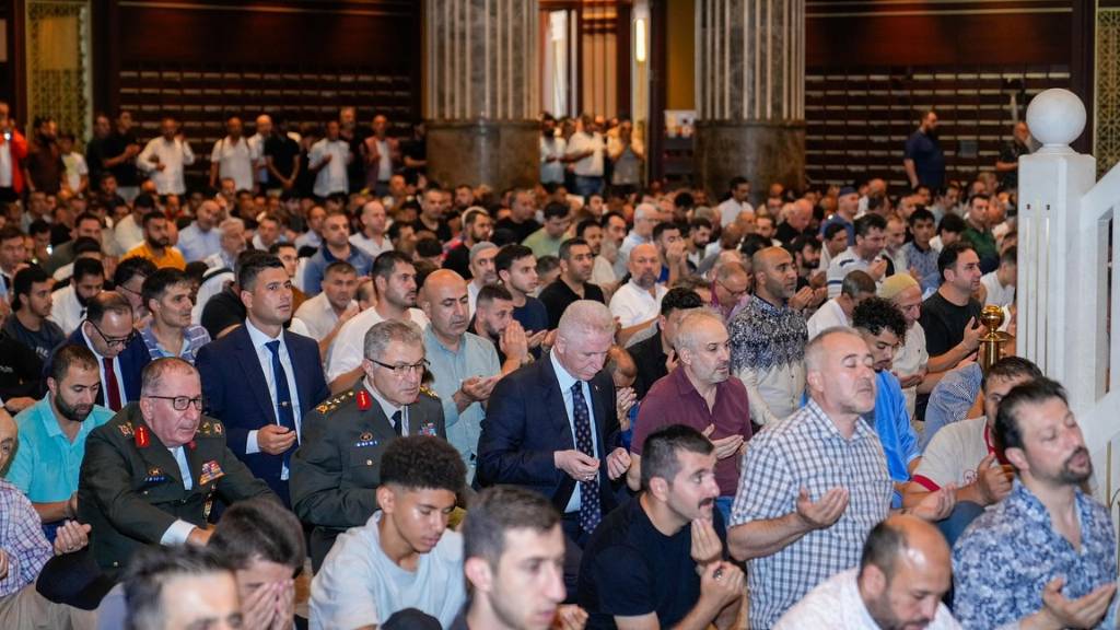İstanbul'da 30 Ağustos Zafer Bayramı Kutlamaları Taksim Camii'nde Hatim Programı ile Gerçekleştirildi