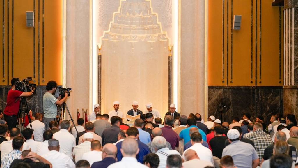 İstanbul'da 30 Ağustos Zafer Bayramı Kutlamaları Taksim Camii'nde Hatim Programı ile Gerçekleştirildi
