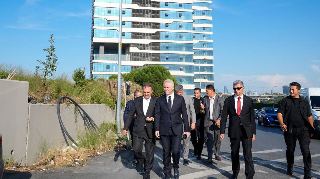 Vali Davut Gül, Gaziosmanpaşa Yeni Adliye Binası'nda İncelemelerde Bulundu