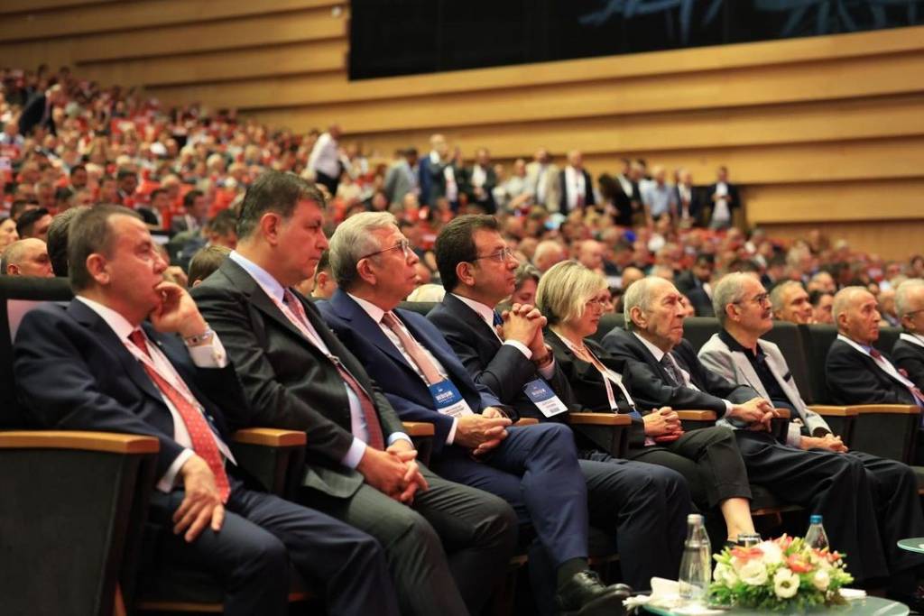 Ekrem İmamoğlu: CHP İkinci Yüzyıl Değişim Kurultayı Başladı
