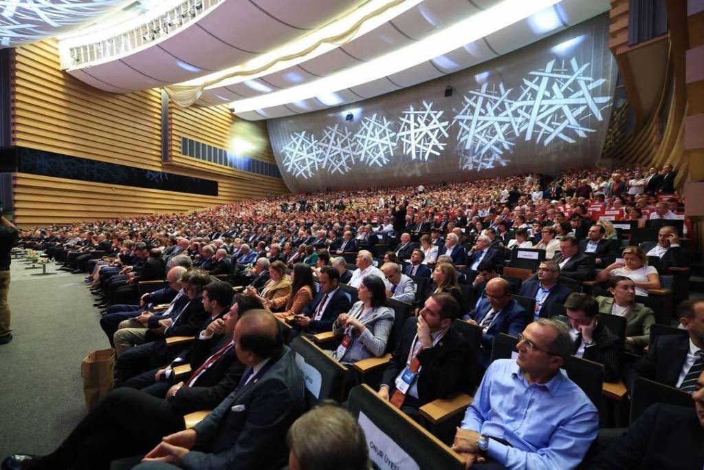 Ekrem İmamoğlu: CHP İkinci Yüzyıl Değişim Kurultayı Başladı