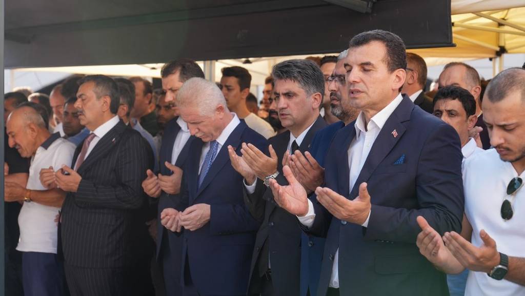 İstanbul Valisi Davut Gül, Kürşat Savaşçı'nın Cenaze Törenine Katıldı