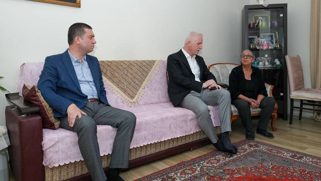 İstanbul Valisi Davut Gül, Silivri'de Aileler ile Buluştu