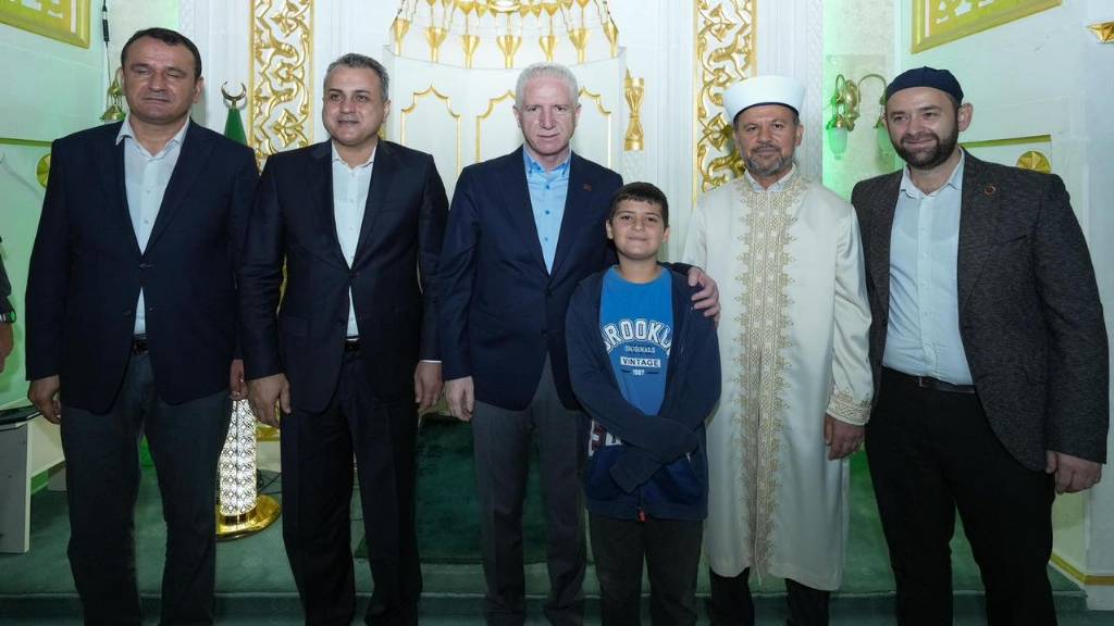 İstanbul Valisi Davut Gül, Cihannüma Derneği'nin Programında Ailelerle Buluştu