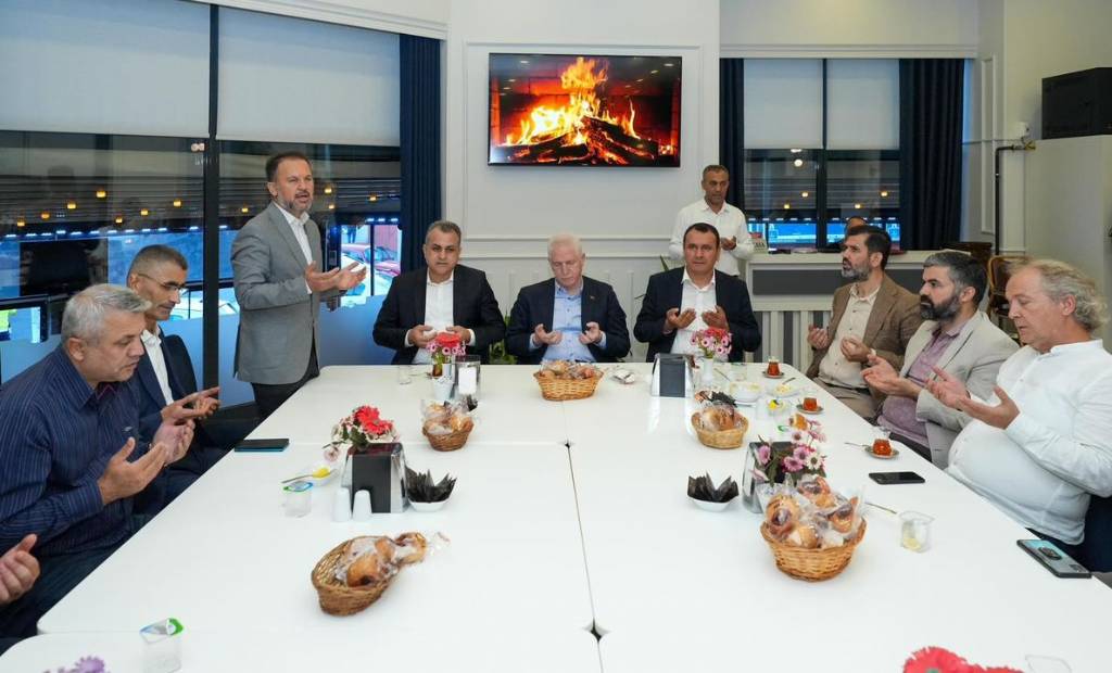 İstanbul Valisi Davut Gül, Cihannüma Derneği'nin Programında Ailelerle Buluştu