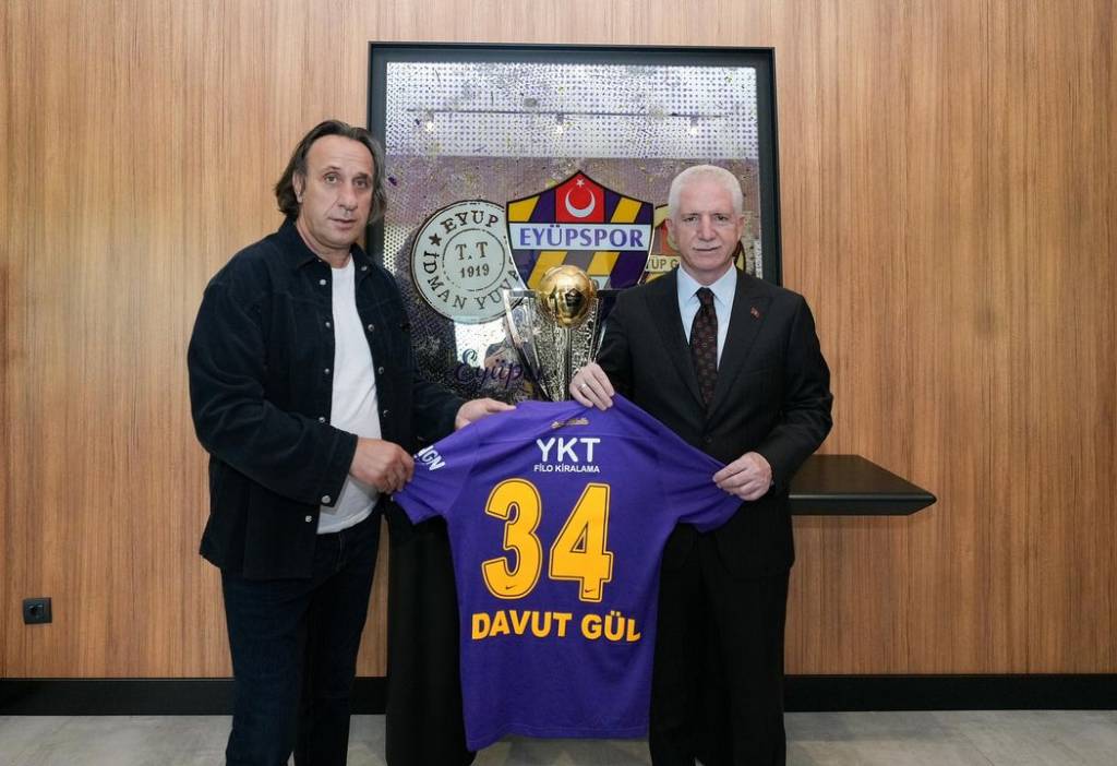İstanbul Valisi Davut Gül, Eyüpspor Kulübü'nü Ziyaret Etti