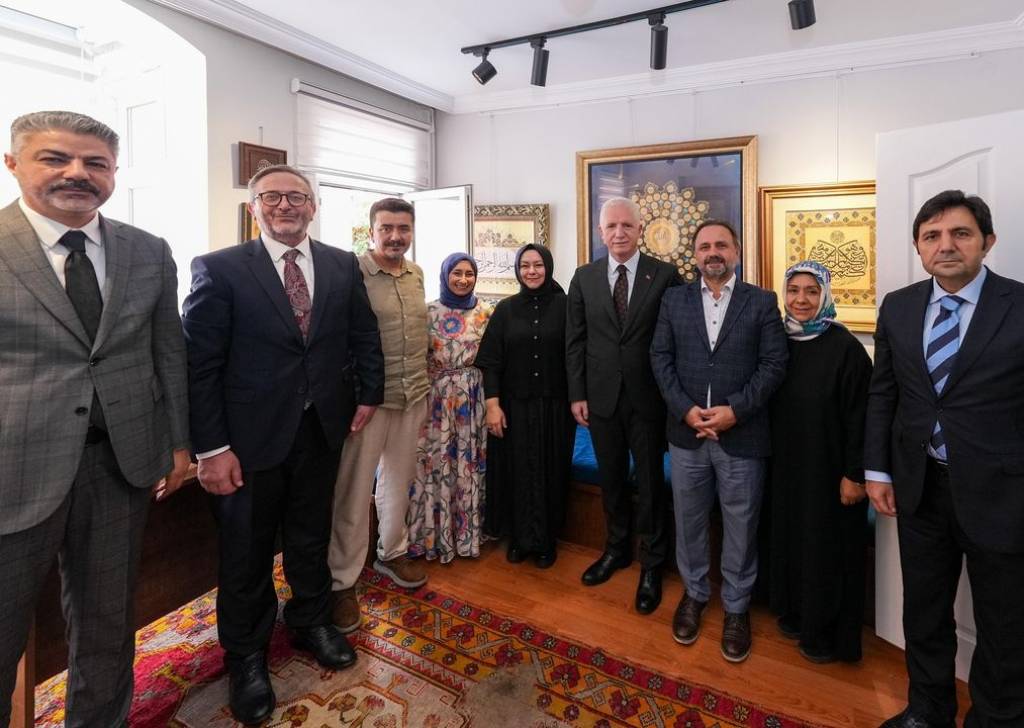 İstanbul Valisi Davut Gül, Şifa Sanat Galerisi'ni Ziyaret Etti