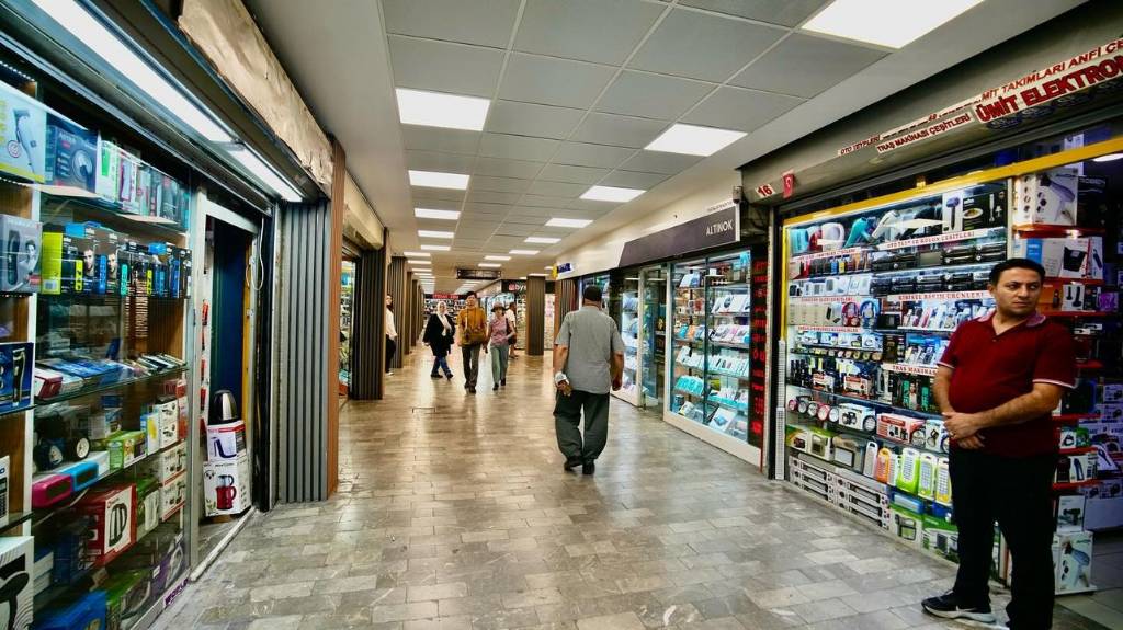 Karaköy'de Yaya Trafiği İçin Yenileme Çalışmaları Başladı