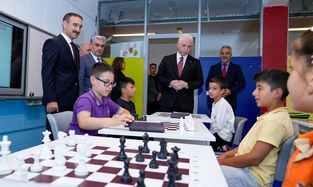 İstanbul Valisi Davut Gül, Bakırköy Bilim ve Sanat Merkezi'ni Ziyaret Etti