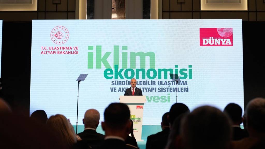 İstanbul'da Çevre Dostu Ulaşım Teknolojileri Zirvesi Düzenlendi